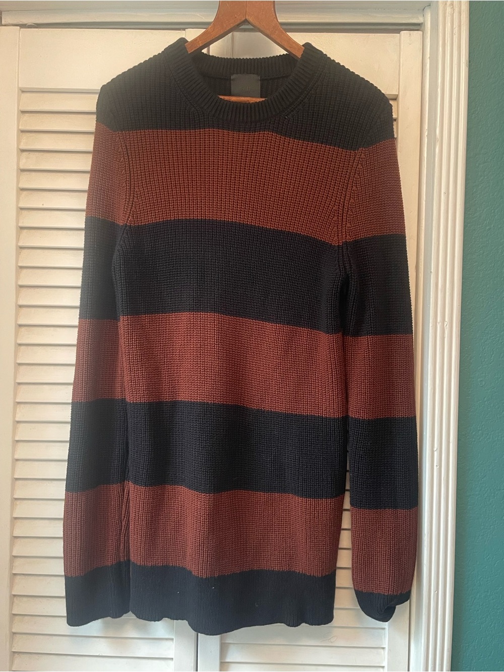 H&M Men's Wide-Striped Crewneck Sweater in Black and Rust